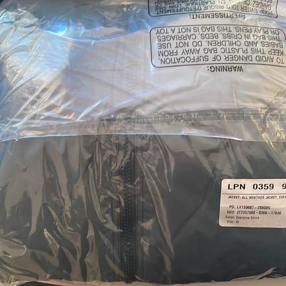 NWT/NIB Fabletics Green All Weather Jacket "Everpine Shine" Size Medium - Picture 2 of 9